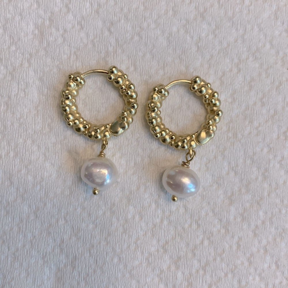 Gold and pearl hoop earrings NWOT